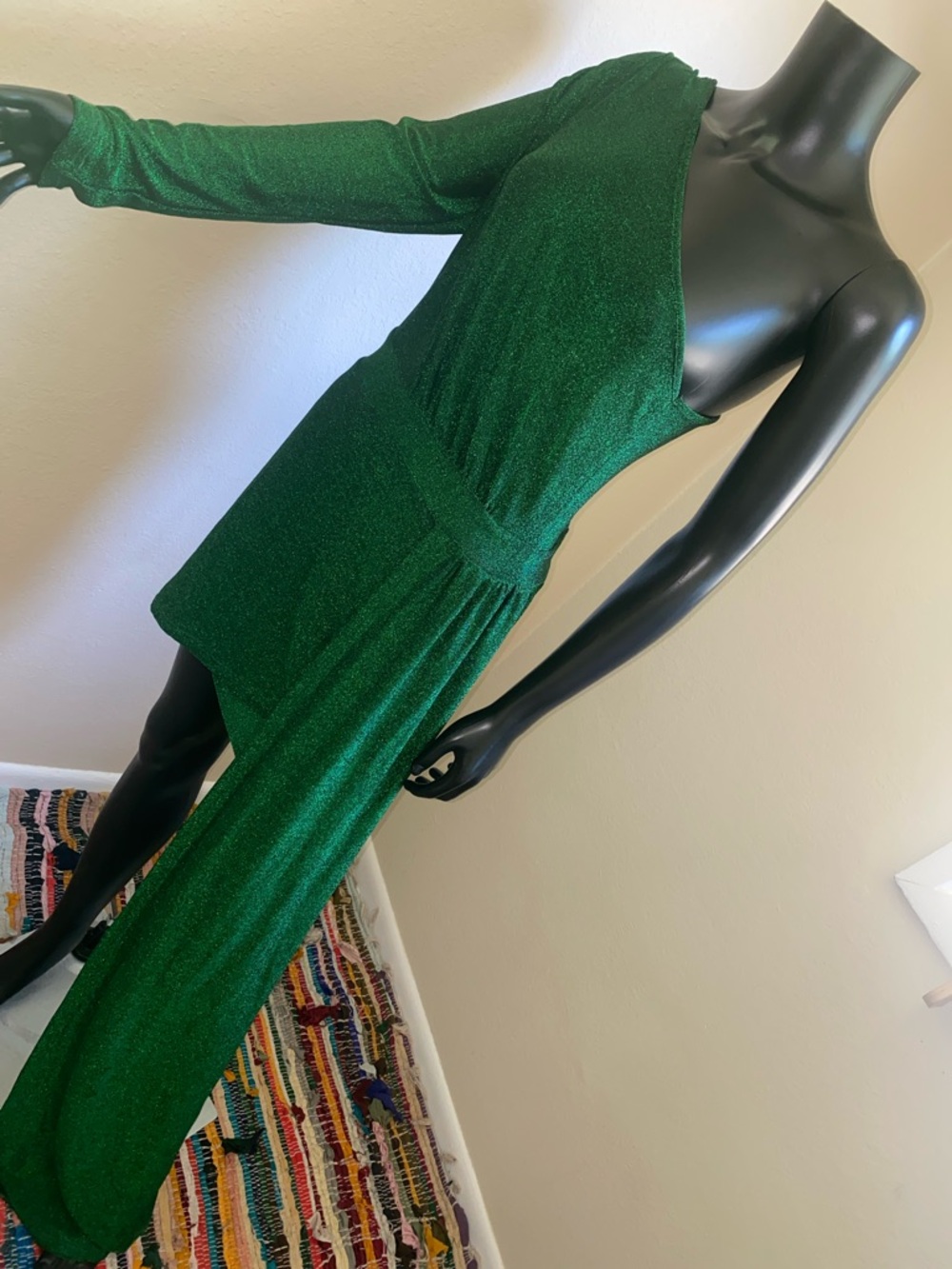 One-Shoulder Emerald Green Mini Dress with Sash - Picture 4 of 9